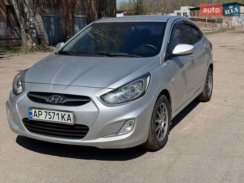 Hyundai Accent (2012)