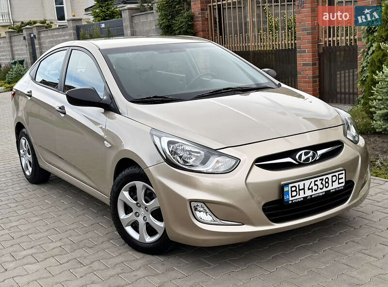 Hyundai Accent (2014)