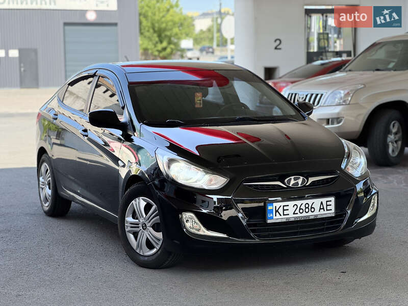 Hyundai Accent (2011)