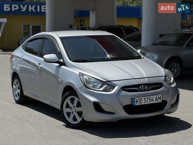 Hyundai Accent (2011)