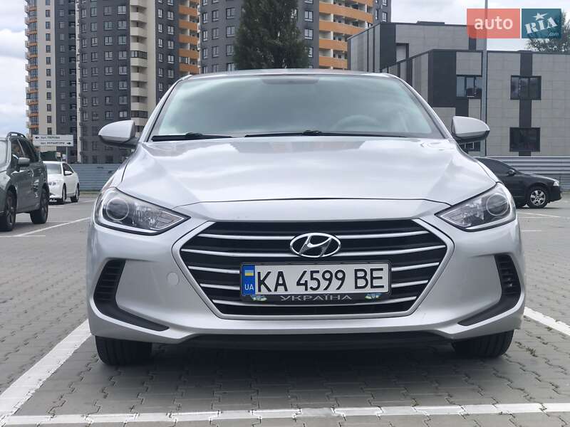 Hyundai Elantra (2017)