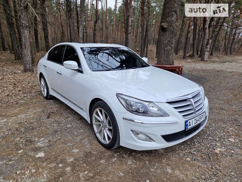 Hyundai Genesis (2013)