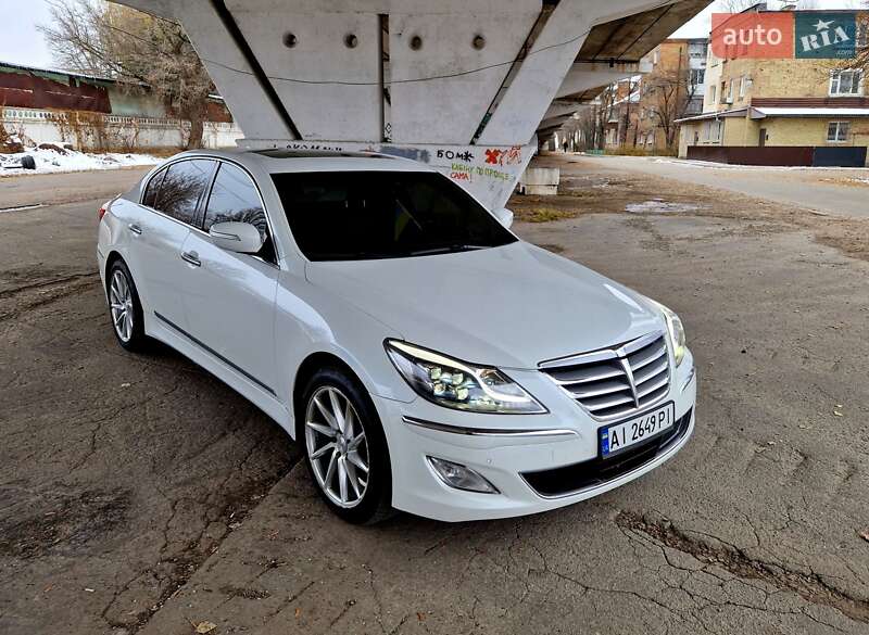 Hyundai Genesis (2013)