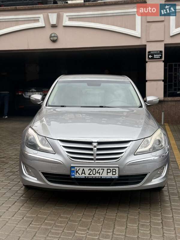 Hyundai Genesis (2012)