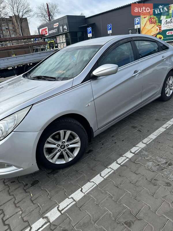 Hyundai Sonata (2009)