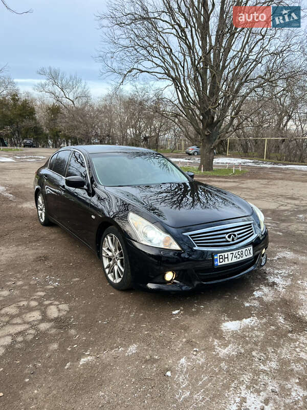 Infiniti G25 (2012)