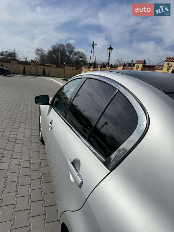 Infiniti G25 (2012)