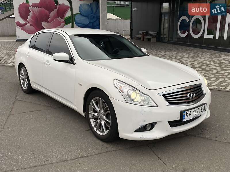 Infiniti G25 (2012)