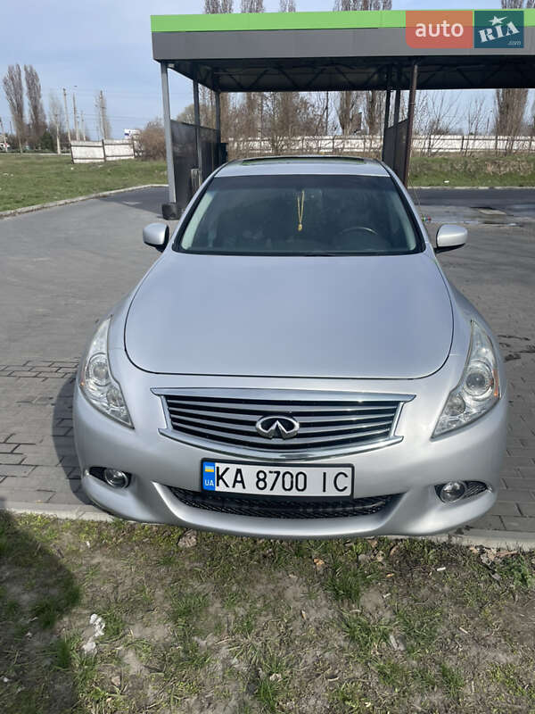 Infiniti G25 (2012)
