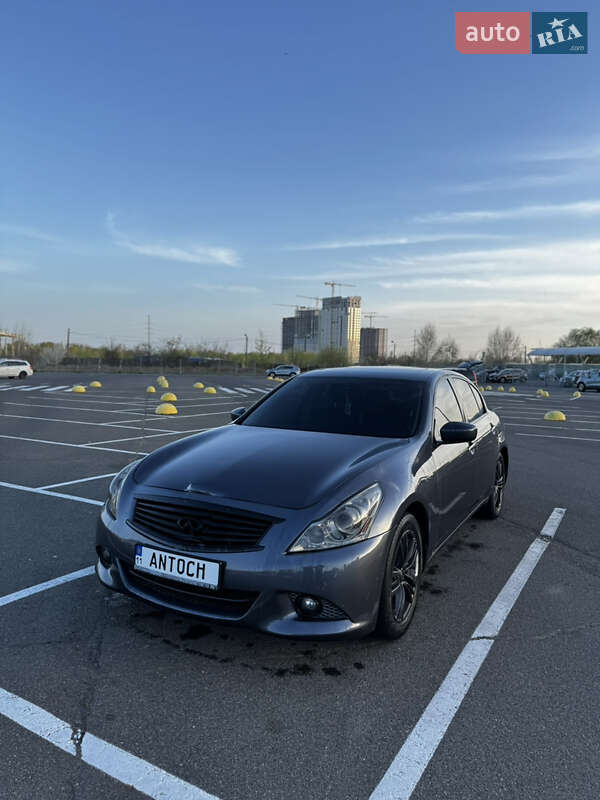 Infiniti G25 (2012)