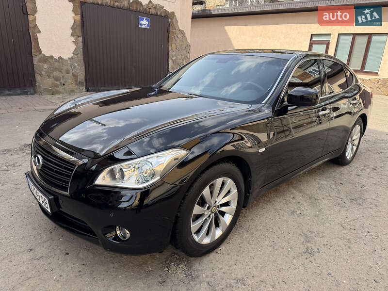 Infiniti M37 (2011)