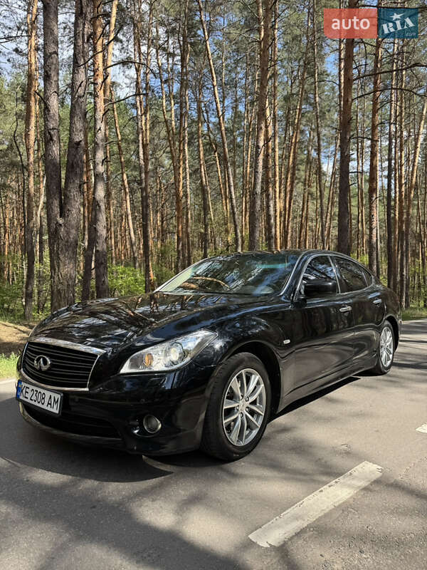 Infiniti M37 (2011)