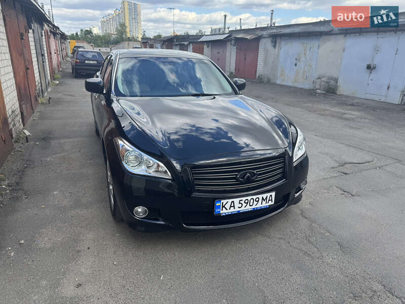 Infiniti M37 (2010)