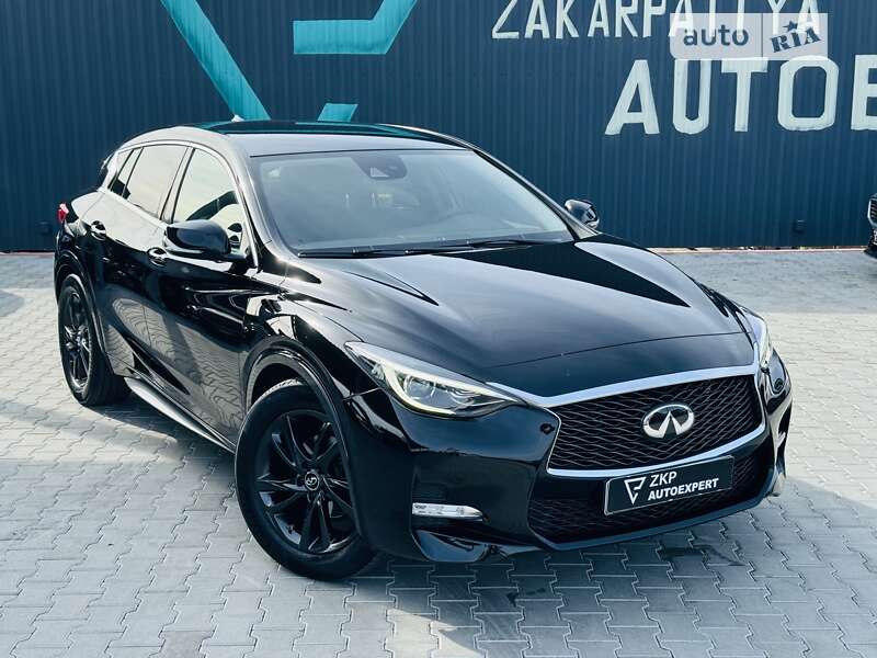 Infiniti Q30 (2016)