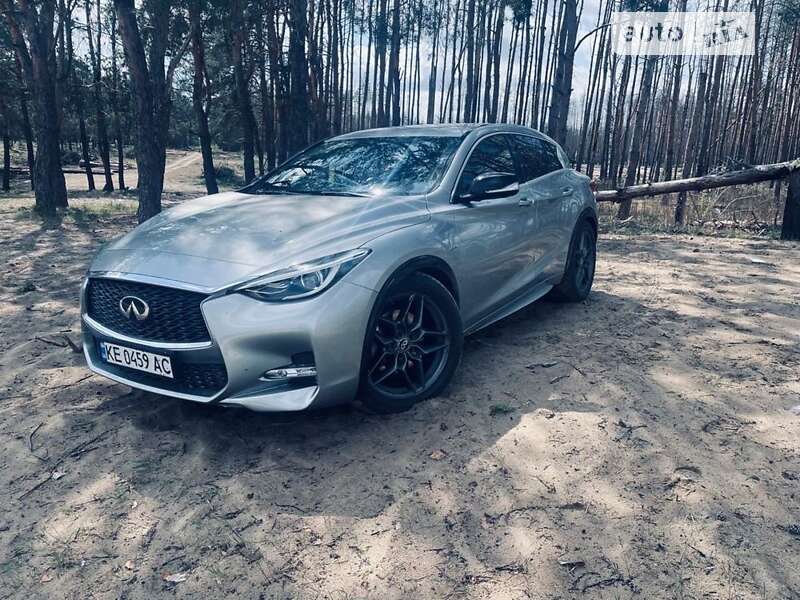 Infiniti Q30 (2016)