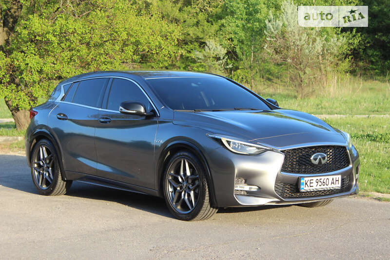 Infiniti Q30 (2016)