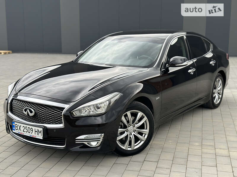 Infiniti Q70 (2015)