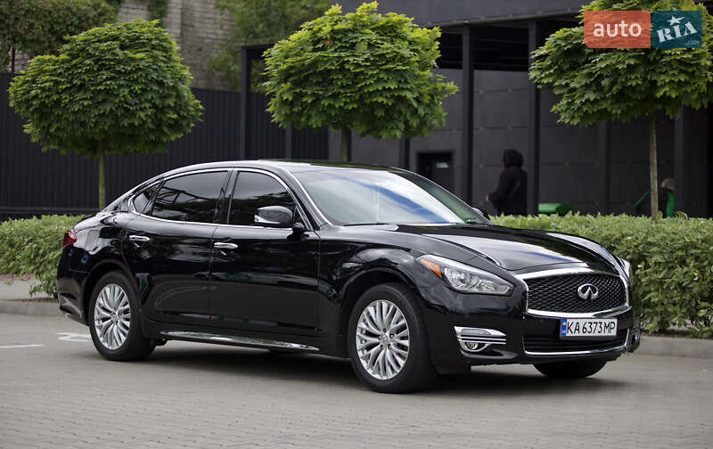 Infiniti Q70 (2015)
