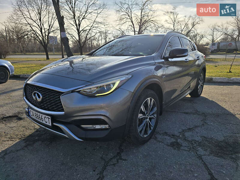 Infiniti Qx30 (2016)