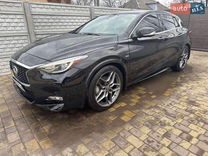 Infiniti Qx30 (2016)