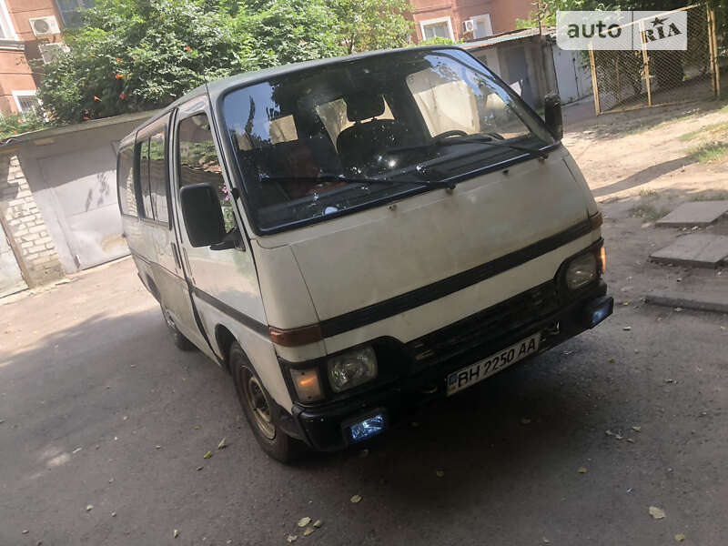 Isuzu Midi . (1992)
