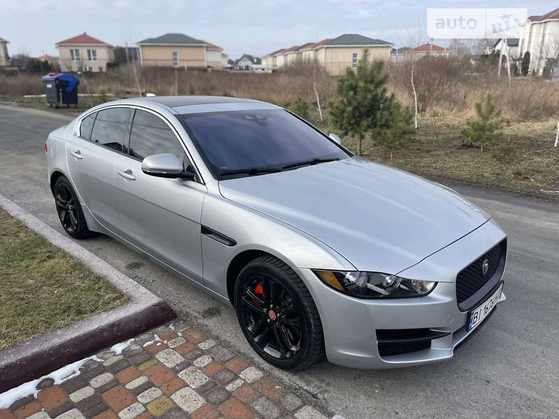 Jaguar Xe (2016)