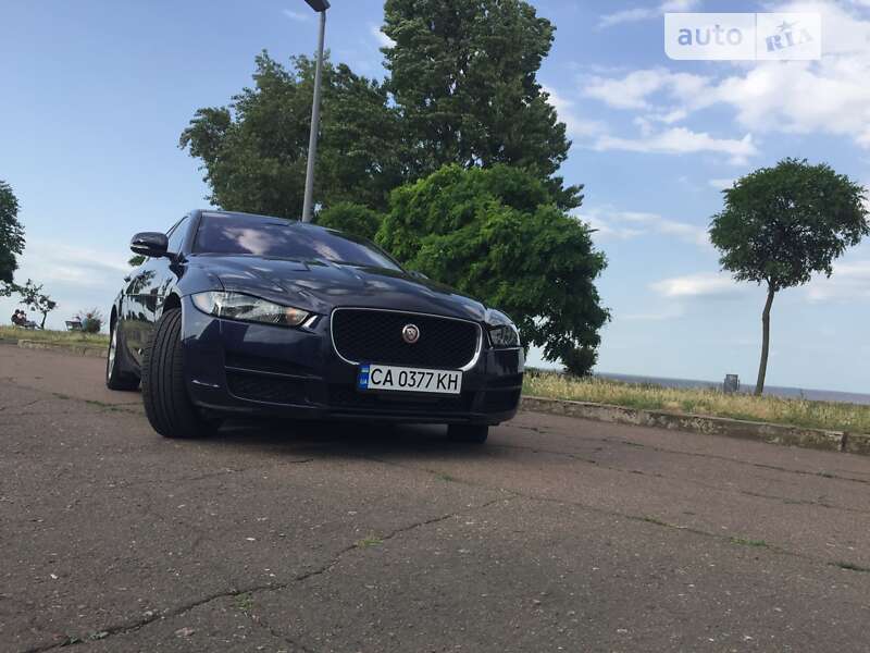 Jaguar Xe (2017)