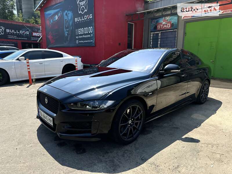 Jaguar Xe (2016)