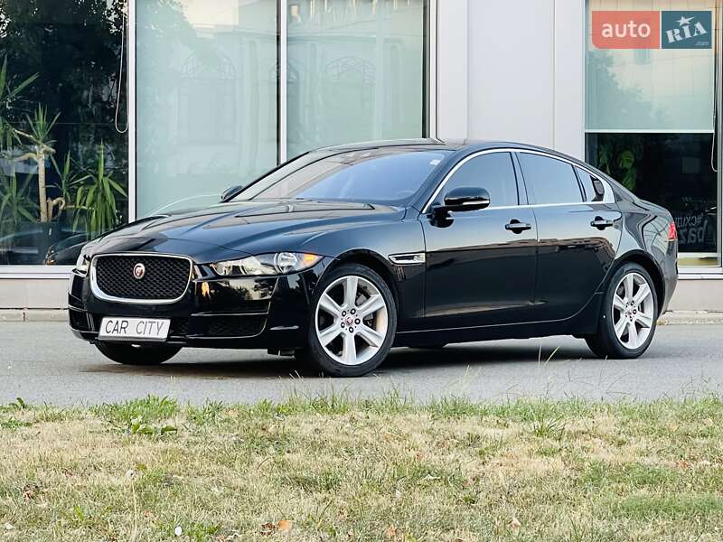 Jaguar Xe (2016)