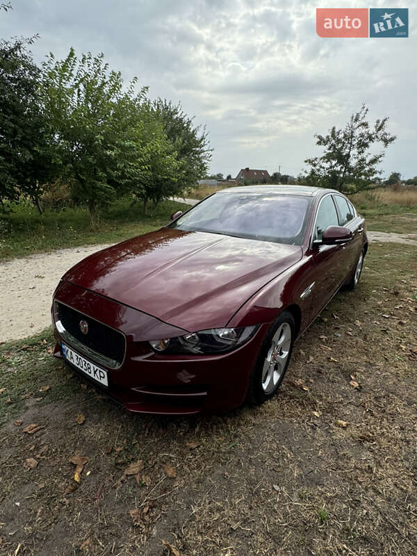 Jaguar Xe (2016)