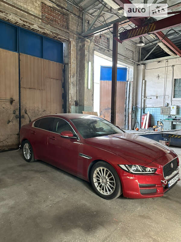 Jaguar Xe (2015)