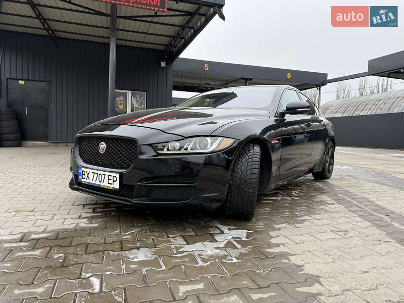 Jaguar Xe (2016)