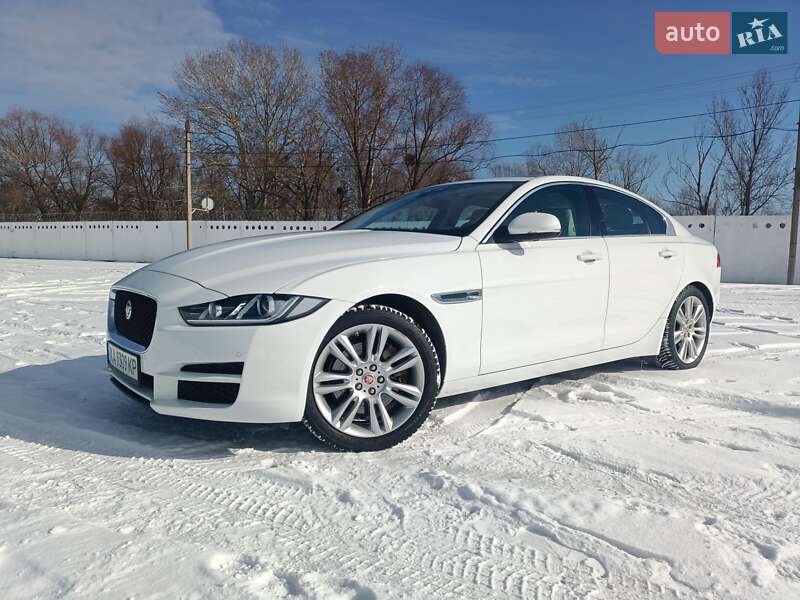 Jaguar Xe (2018)