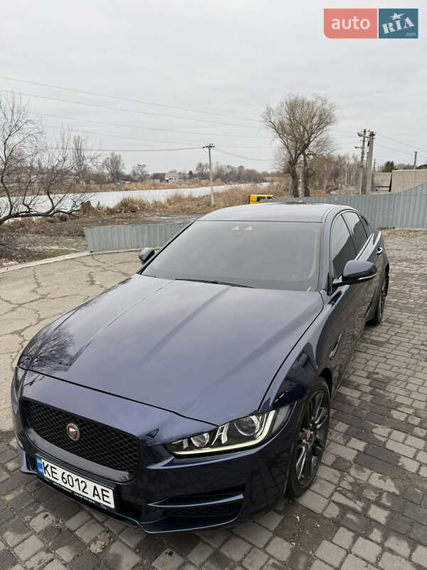 Jaguar Xe (2015)