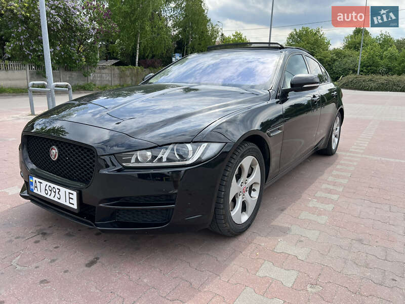 Jaguar Xe (2017)