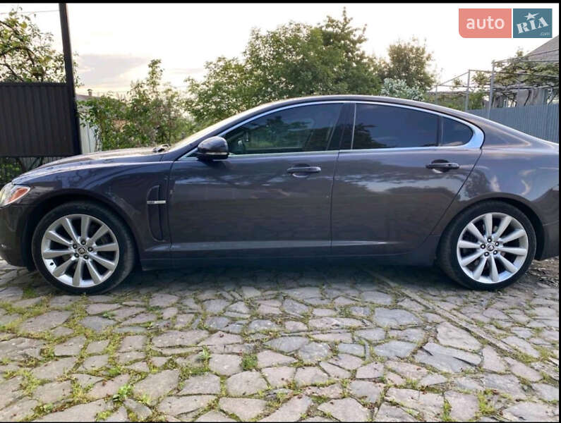 Jaguar Xf (2010)