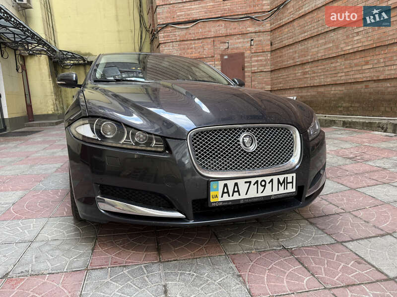Jaguar Xf (2012)