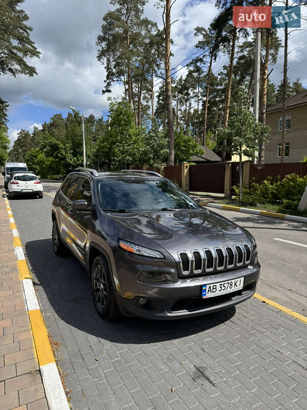 Jeep Cherokee (2016)
