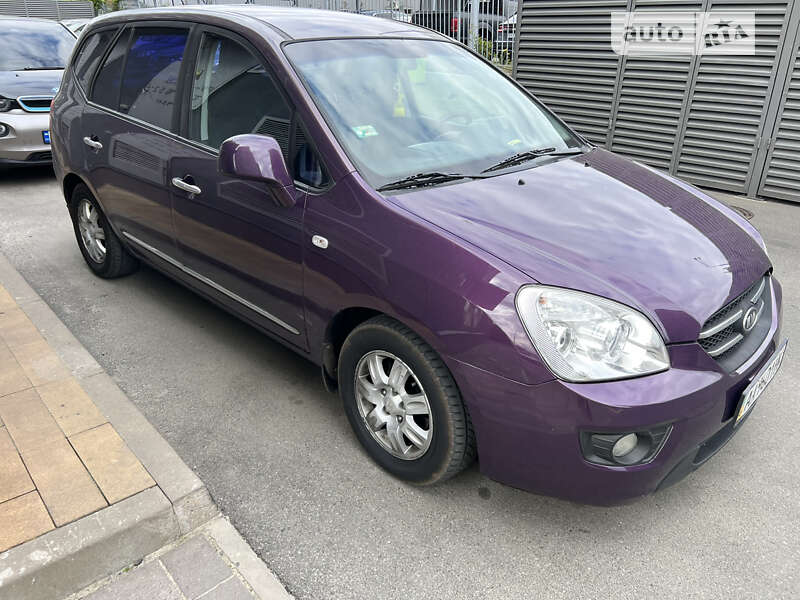 Kia Carens (2008)