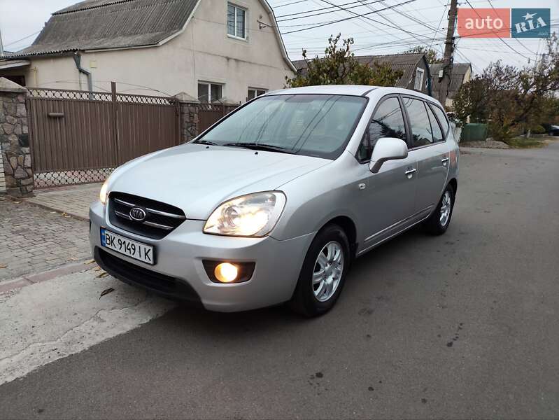 Kia Carens (2008)