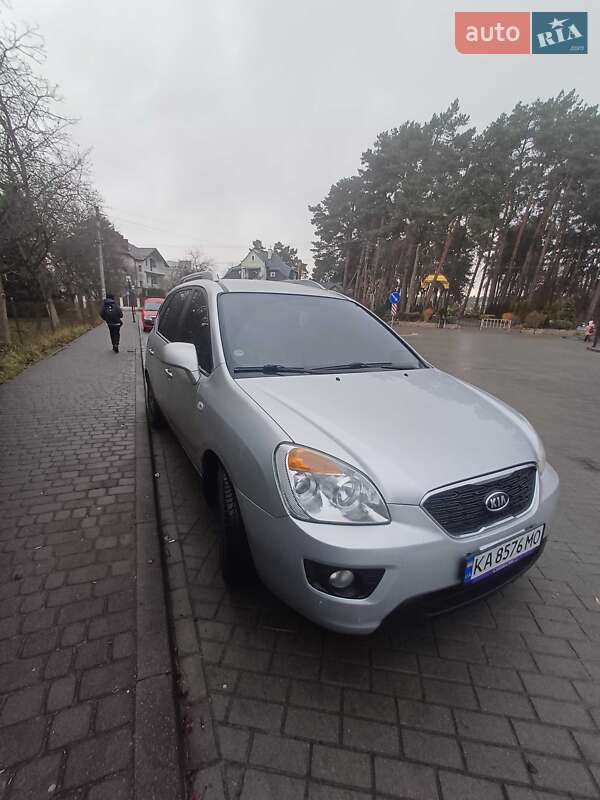 Kia Carens (2011)