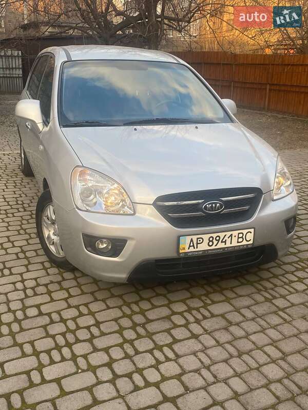 Kia Carens (2008)