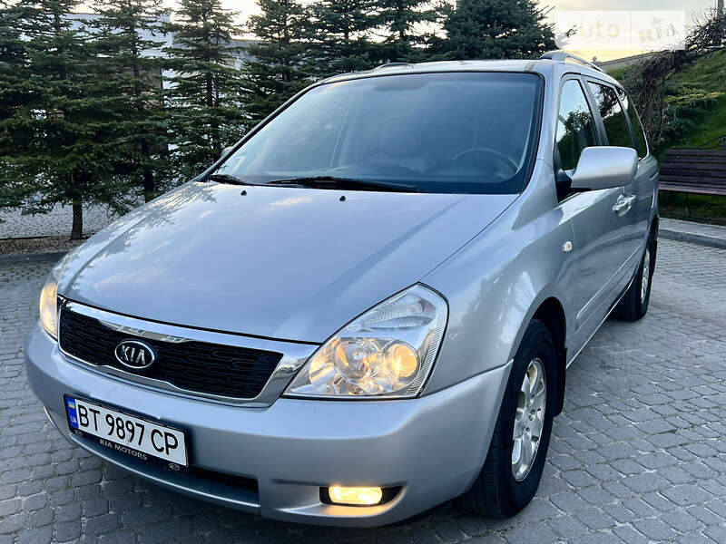 Kia Carnival (2010)