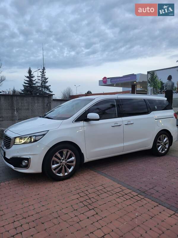 Kia Carnival (2017)