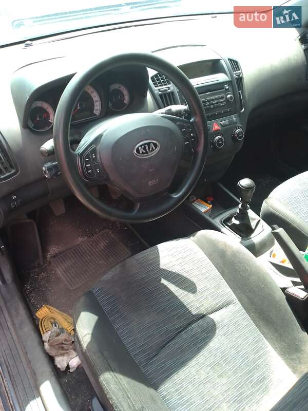 Kia Ceed (2007)