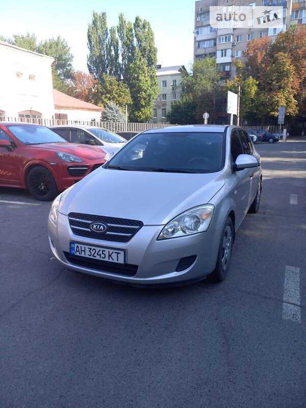 Kia Ceed (2008)