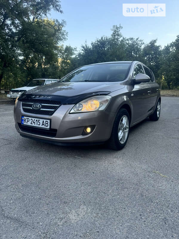 Kia Ceed (2008)