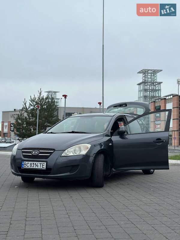 Kia Ceed (2008)