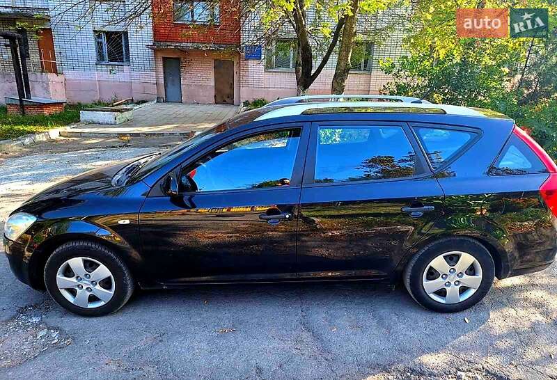 Kia Ceed (2008)
