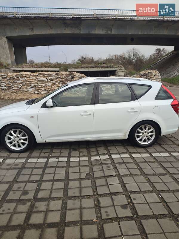 Kia Ceed (2008)